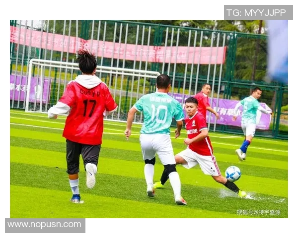 刘邦与足球明星同框合影展现历史与现代体育的奇妙交融